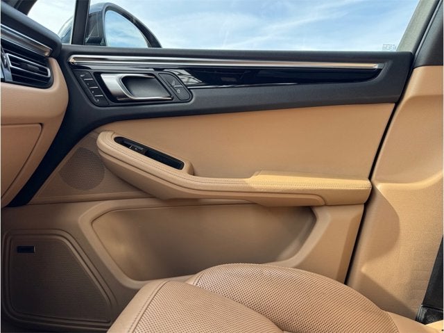 2021 Porsche Macan Sport Utility 4D