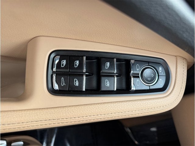 2021 Porsche Macan Sport Utility 4D