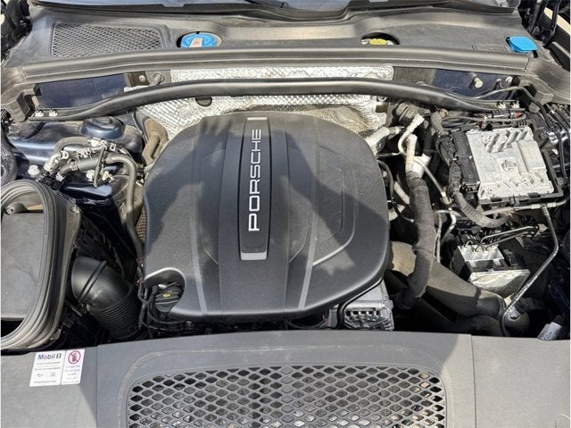 2021 Porsche Macan Sport Utility 4D