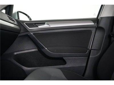 2016 Volkswagen e-Golf SE