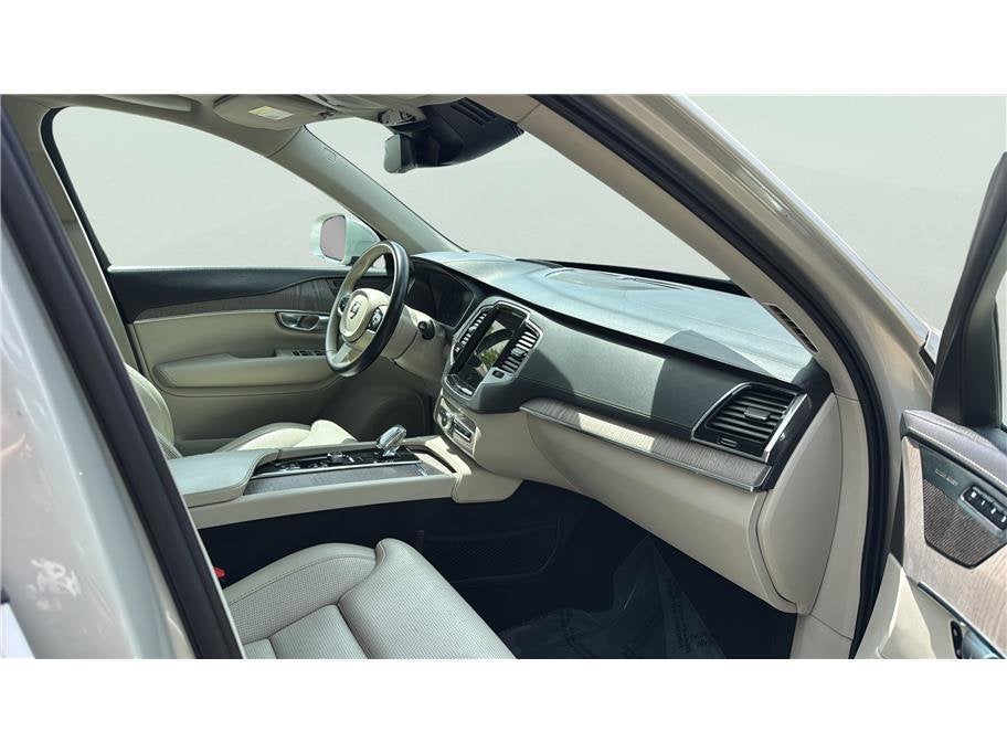 2021 Volvo XC90 T8 Inscription Recharge Plug-In Hybrid Sport Utility 4D
