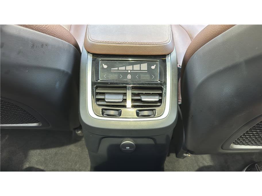 2024 Volvo XC90 Recharge Plug-In Hybrid Plus Bright Theme