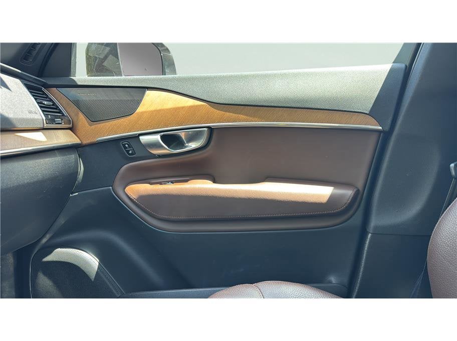 2024 Volvo XC90 Recharge Plug-In Hybrid Plus Bright Theme