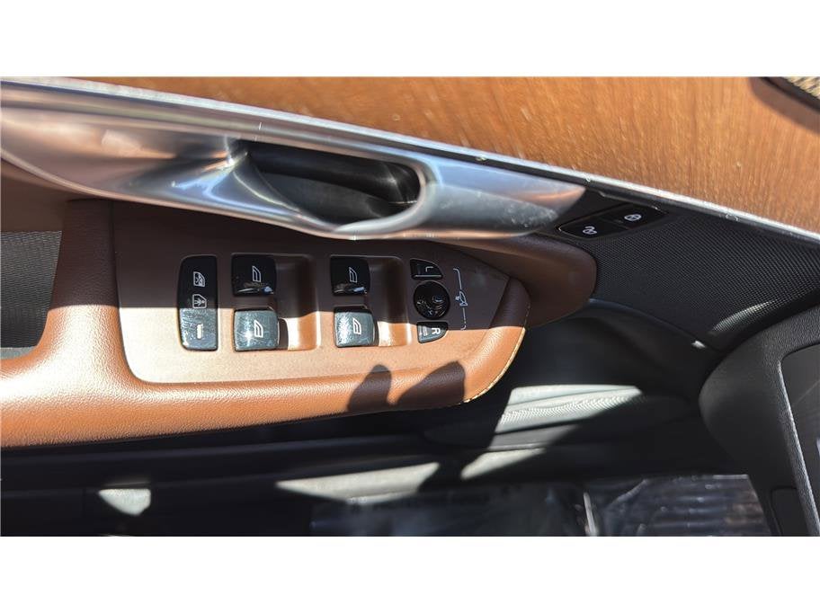 2024 Volvo XC90 Recharge Plug-In Hybrid Plus Bright Theme
